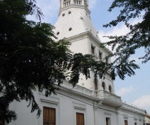 Clock Tower Source  Wikipedia por Silvano Pabon Villamizar